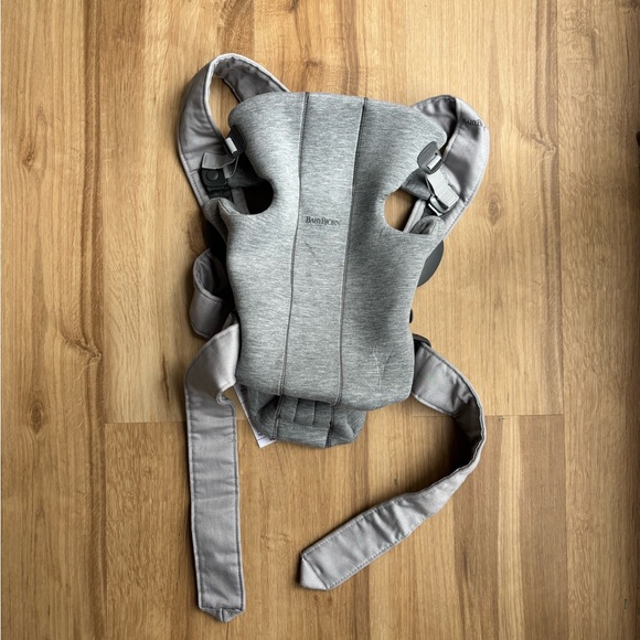BabyBjorn Mini Gray Carrier - Picture 1 of 3